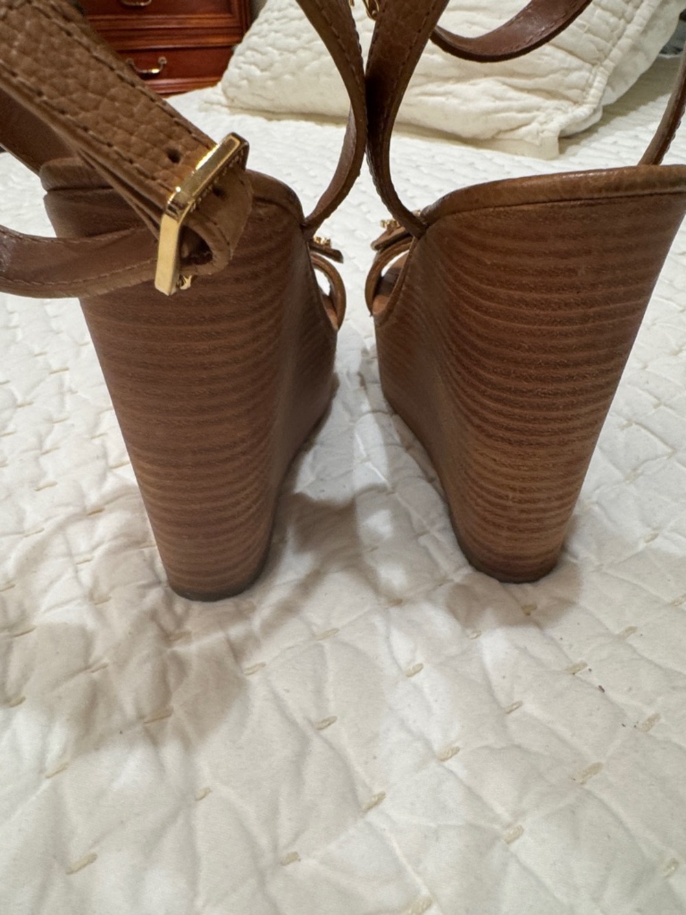Tory Burch Brown Leather Wedge Sandals with Gold Hardware - Picture 5 of 9